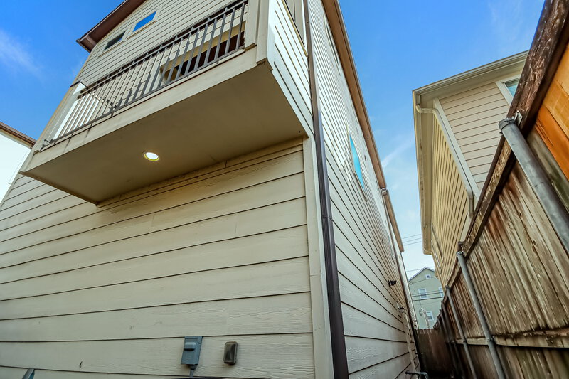 3,645/Mo, 5743 Kansas St Unit B Houston, TX 77007 Rear View
