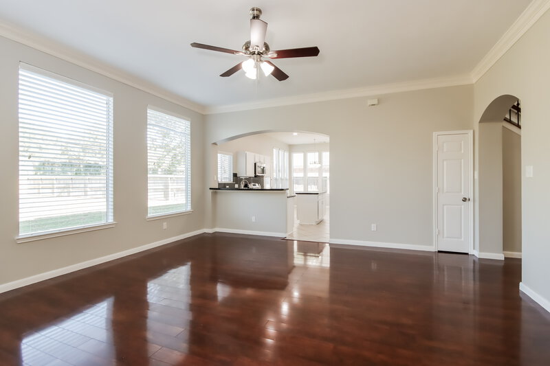 2,700/Mo, 13311 Yaupon Holly Ln Houston, TX 77044 Living Room View 2