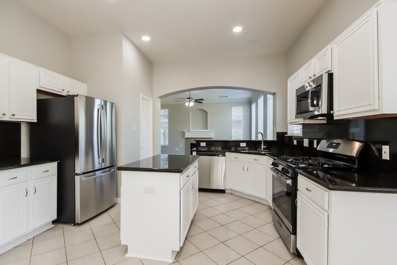 2,700/Mo, 13311 Yaupon Holly Ln Houston, TX 77044 Kitchen View 2