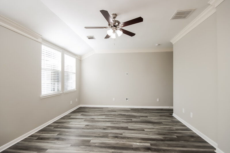 2,700/Mo, 13311 Yaupon Holly Ln Houston, TX 77044 Main Bedroom View
