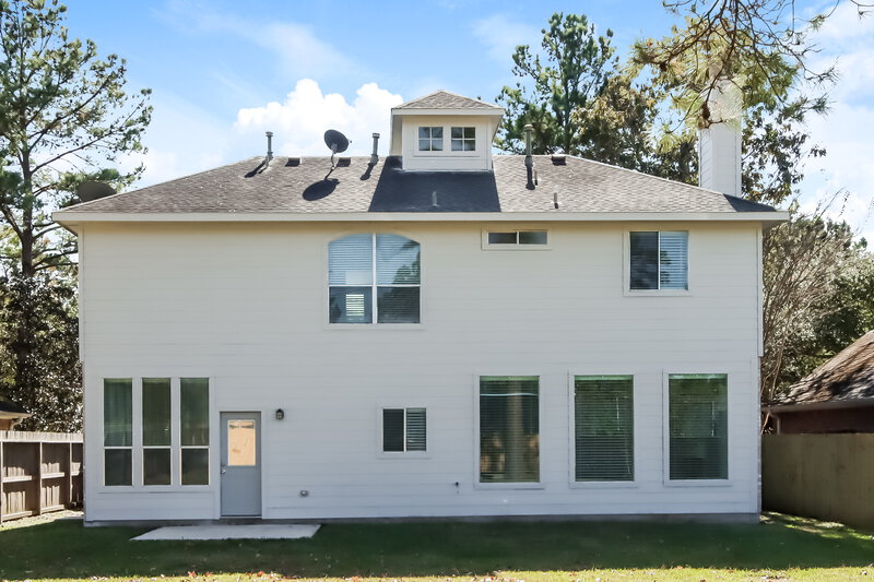 2,700/Mo, 13311 Yaupon Holly Ln Houston, TX 77044 Rear View