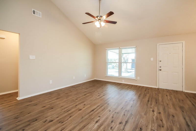 2,190/Mo, 1103 Landing Blvd League City, TX 77573 Living Room View