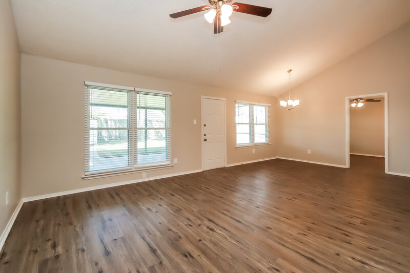 2,190/Mo, 1103 Landing Blvd League City, TX 77573 Living Room View 2