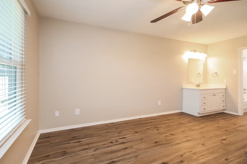 2,190/Mo, 1103 Landing Blvd League City, TX 77573 Main Bedroom View