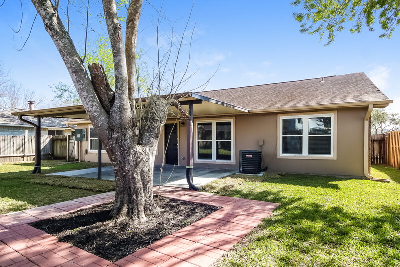 2,190/Mo, 1103 Landing Blvd League City, TX 77573 Rear View