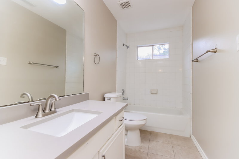 1,975/Mo, 12124 La Salle River Rd Conroe, TX 77304 Bathroom View