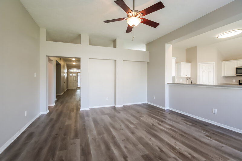 2,135/Mo, 10503 Ravens Way Baytown, TX 77523 Living Room View 2