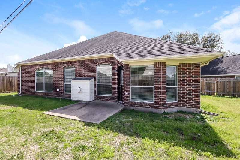 2,135/Mo, 10503 Ravens Way Baytown, TX 77523 Rear View