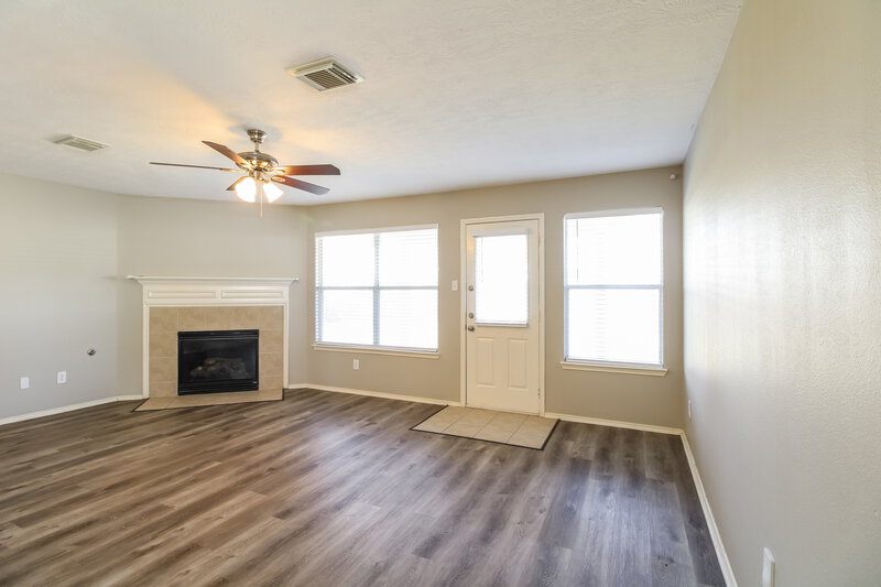 3,280/Mo, 1138 Desert Palms Ln Rosenberg, TX 77471 Family Room View 2