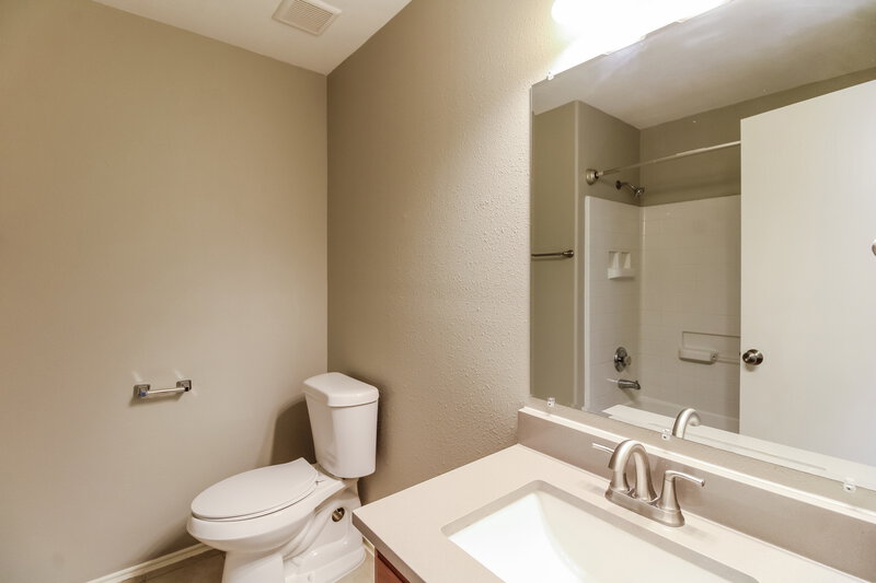 3,280/Mo, 1138 Desert Palms Ln Rosenberg, TX 77471 Bathroom View 2