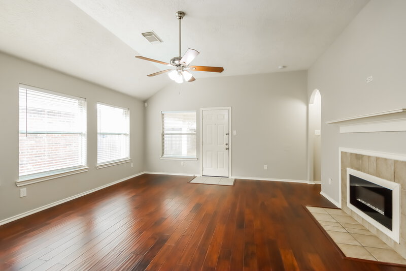 2,355/Mo, 6819 Rockwall Trail Dr Humble, TX 77346 Living Room View