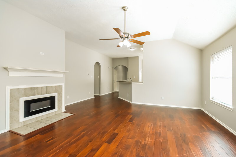 2,355/Mo, 6819 Rockwall Trail Dr Humble, TX 77346 Living Room View 2