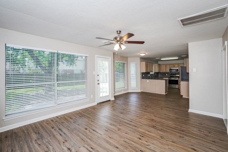 2,185/Mo, 602 Bold Ruler Dr Stafford, TX 77477 Living Room View 2