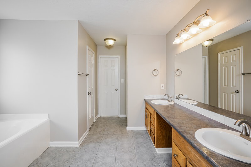 2,185/Mo, 602 Bold Ruler Dr Stafford, TX 77477 Main Bathroom View 2