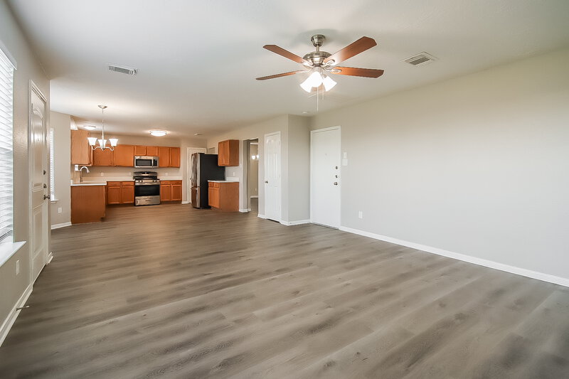 2,405/Mo, 4805 E Parma Dr Rosenberg, TX 77471 Living Room View 2