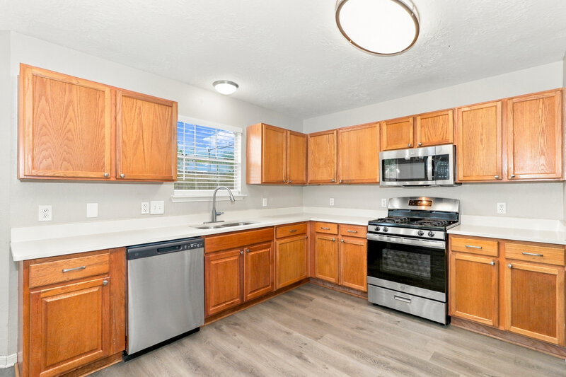 1,950/Mo, 4805 E Parma Dr Rosenberg, TX 77471 Kitchen View 2