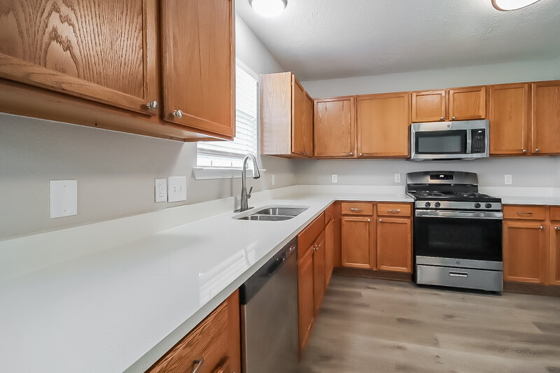 2,405/Mo, 4805 E Parma Dr Rosenberg, TX 77471 Kitchen View