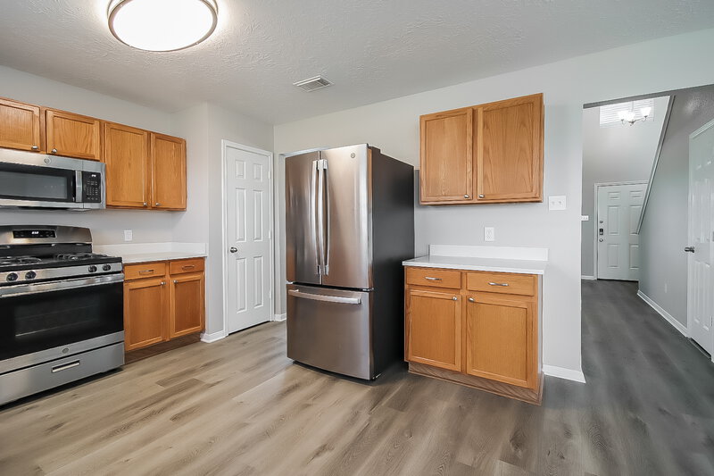2,405/Mo, 4805 E Parma Dr Rosenberg, TX 77471 Kitchen View 2