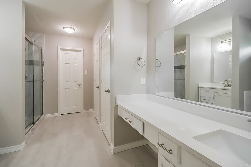 2,405/Mo, 4805 E Parma Dr Rosenberg, TX 77471 Bathroom View