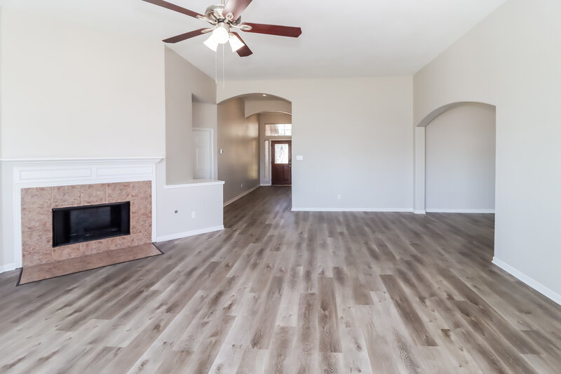 2,495/Mo, 5131 Candlewood Dr League City, TX 77573 Living Room View 2