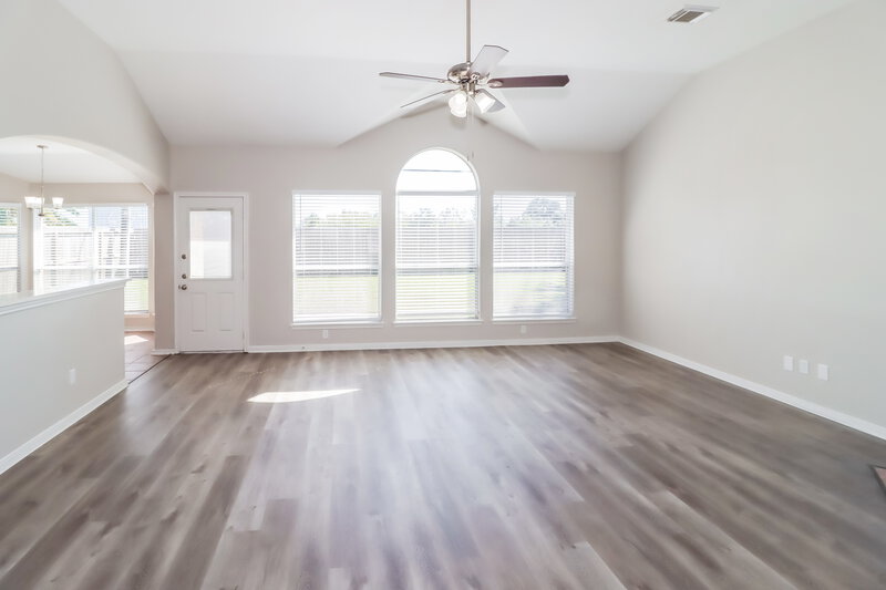 2,495/Mo, 5131 Candlewood Dr League City, TX 77573 Living Room View 3