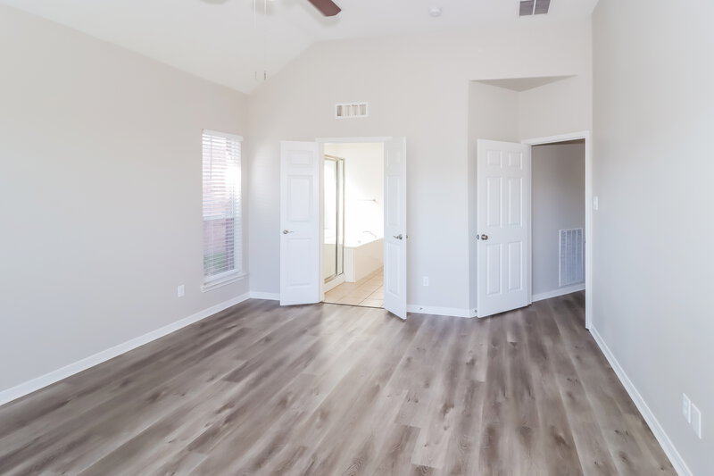 2,495/Mo, 5131 Candlewood Dr League City, TX 77573 Main Bedroom View 2