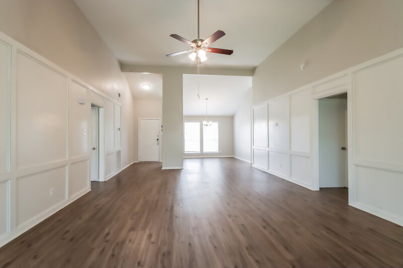 2,770/Mo, 4006 Sandlewood Dr Pasadena, TX 77504 Living Room View 2