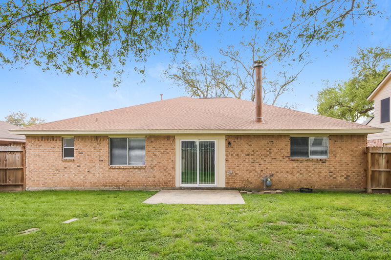 2,770/Mo, 4006 Sandlewood Dr Pasadena, TX 77504 Rear View