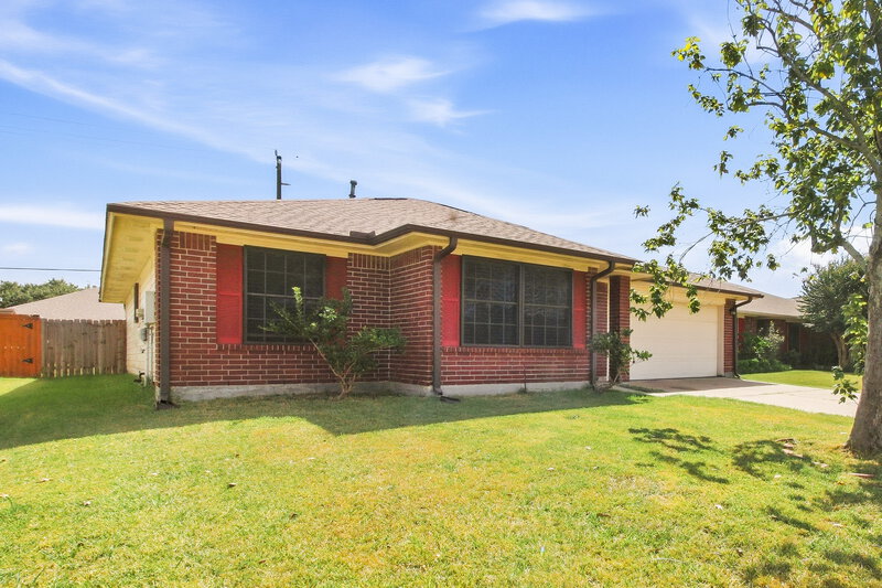 2,020/Mo, 10815 Malden Dr Houston, TX 77075 Front View