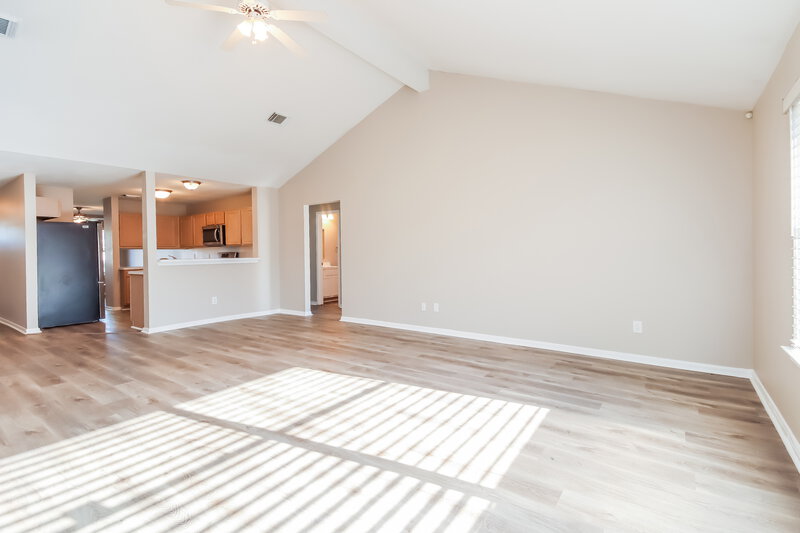 2,070/Mo, 10815 Malden Dr Houston, TX 77075 Living Room View