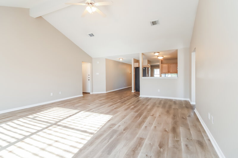 2,070/Mo, 10815 Malden Dr Houston, TX 77075 Living Room View 2