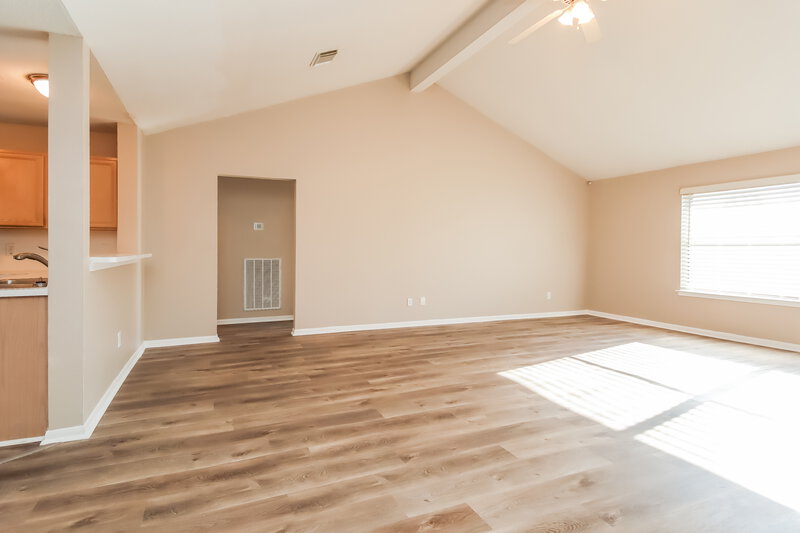 2,070/Mo, 10815 Malden Dr Houston, TX 77075 Living Room View 4