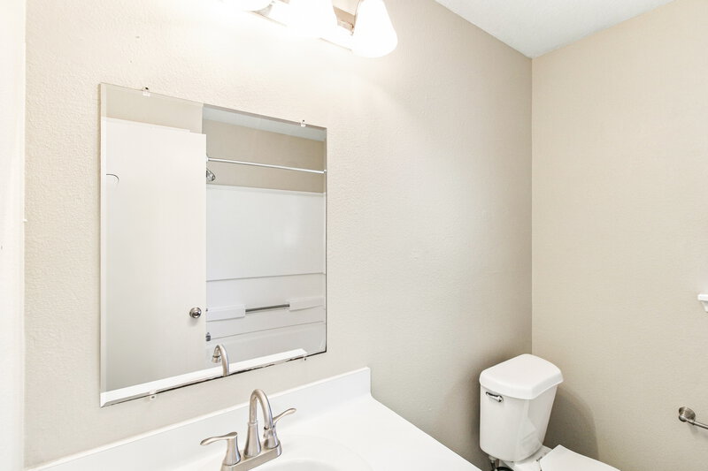 2,020/Mo, 10815 Malden Dr Houston, TX 77075 Bathroom View