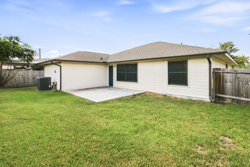 2,020/Mo, 10815 Malden Dr Houston, TX 77075 Rear View 2