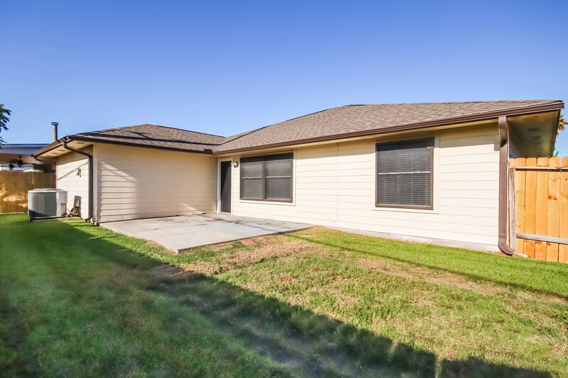 2,070/Mo, 10815 Malden Dr Houston, TX 77075 Rear View