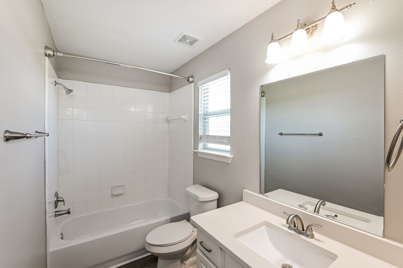 2,080/Mo, 5370 Kyla Cir Katy, TX 77493 Bathroom View