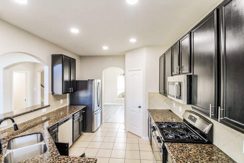 2,170/Mo, 8343 Broadleaf Ave Baytown, TX 77521 Kitchen View