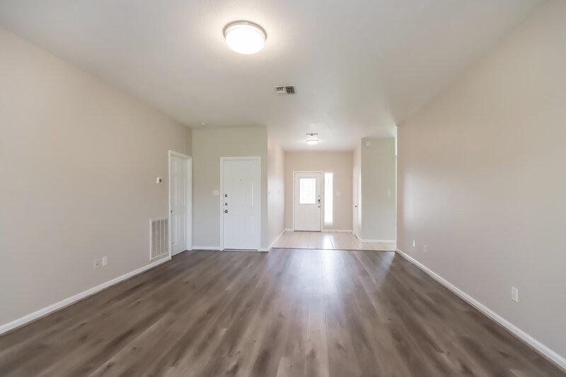 1,970/Mo, 10615 Twin Circles Dr Montgomery, TX 77356 Living Room View 2
