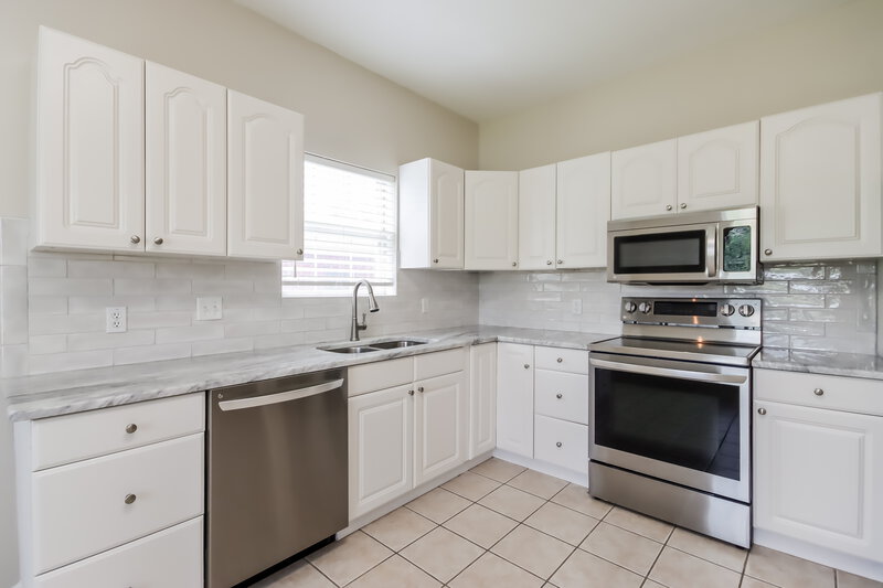 1,970/Mo, 10615 Twin Circles Dr Montgomery, TX 77356 Kitchen View
