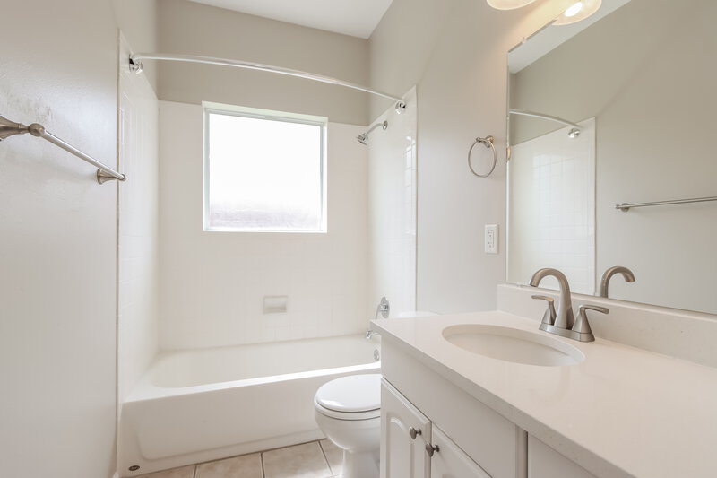 1,970/Mo, 10615 Twin Circles Dr Montgomery, TX 77356 Bathroom View