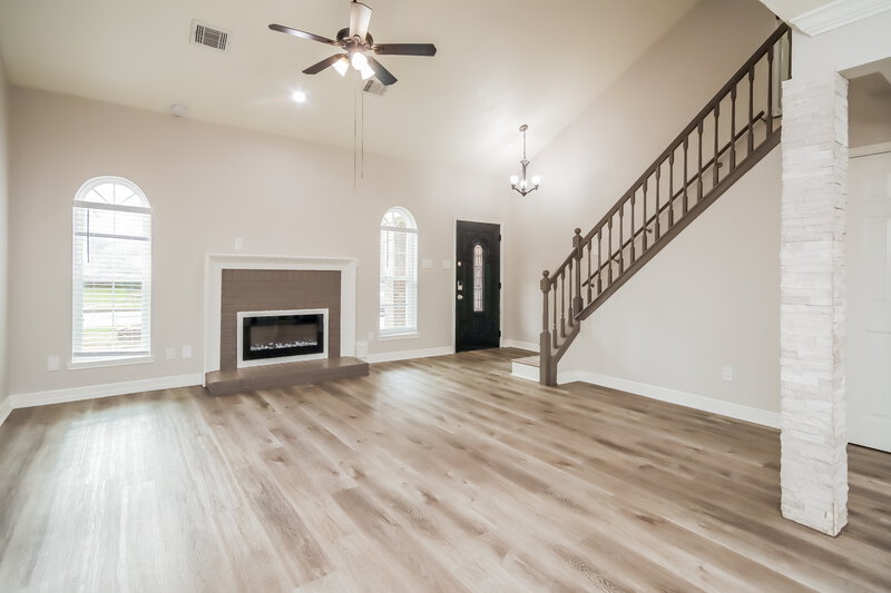 2,560/Mo, 1511 Pear Brook Trl Houston, TX 77062 Living Room View 2