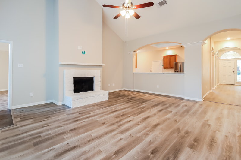 2,645/Mo, 2131 Emerald Cove Dr League City, TX 77573 Living Room View 2