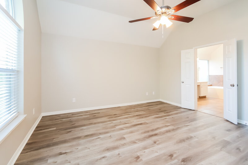2,645/Mo, 2131 Emerald Cove Dr League City, TX 77573 Main Bedroom View 2