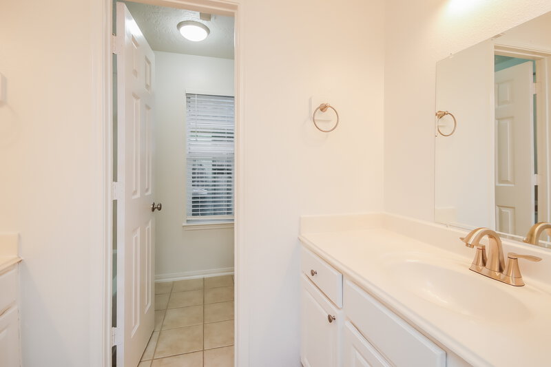 2,645/Mo, 2131 Emerald Cove Dr League City, TX 77573 Bathroom View