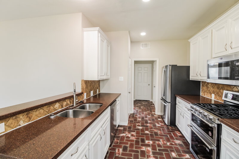 2,330/Mo, 3603 Parkshire Dr Pearland, TX 77584 Kitchen View