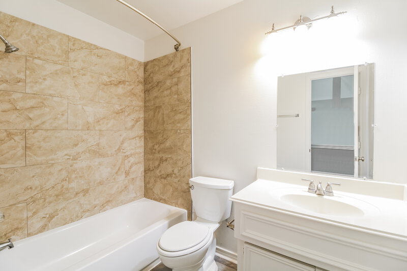2,330/Mo, 3603 Parkshire Dr Pearland, TX 77584 Bathroom View