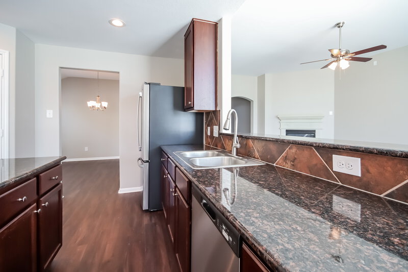 2,410/Mo, 5450 Peppermint Dr Baytown, TX 77521 Kitchen View
