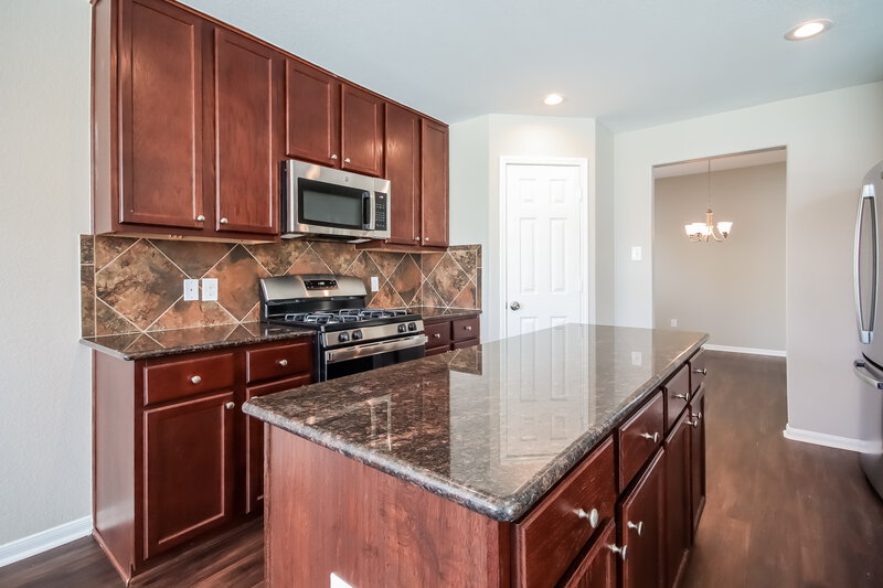 2,410/Mo, 5450 Peppermint Dr Baytown, TX 77521 Kitchen View 2