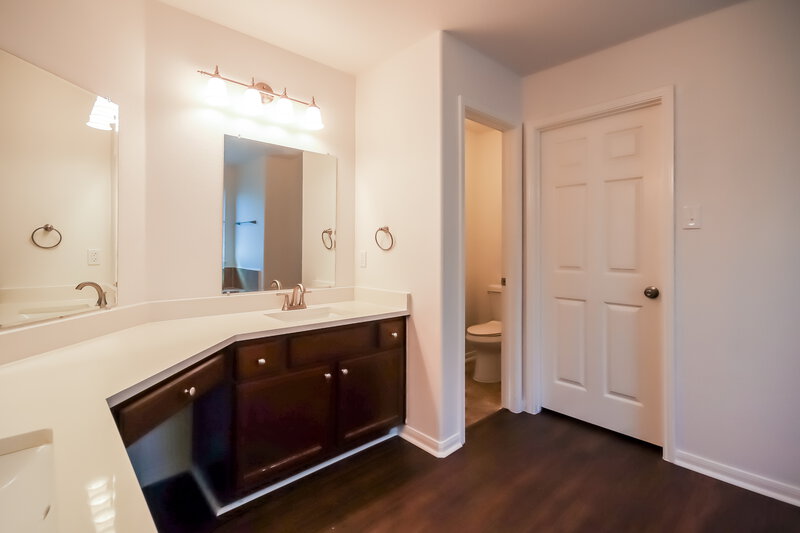 2,410/Mo, 5450 Peppermint Dr Baytown, TX 77521 Main Bathroom View