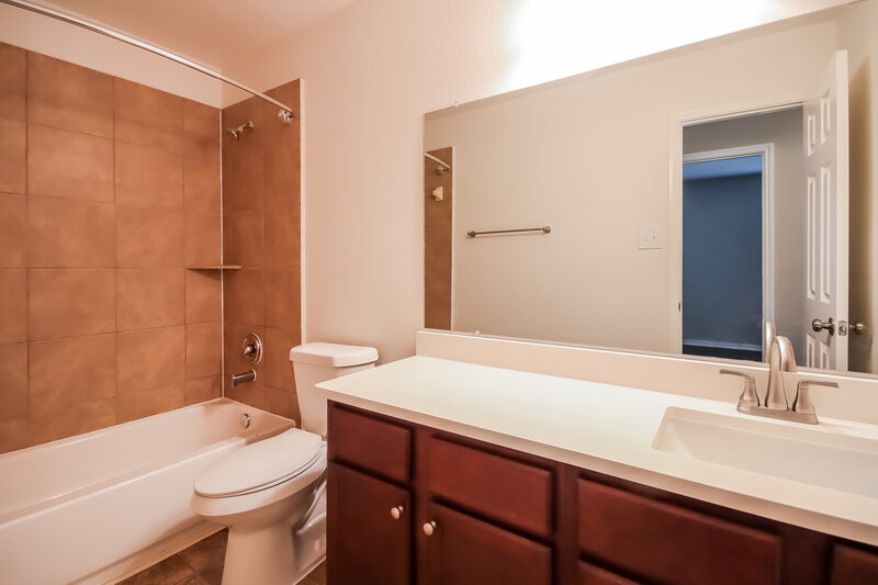 2,410/Mo, 5450 Peppermint Dr Baytown, TX 77521 Bathroom View